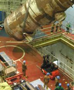 Ein Dampferzeuger wird zum Transport in das Zwischenlager Nord abgebaut. Foto: EWN
